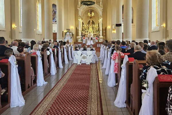 UROCZYSTOŚĆ PIERWSZEJ KOMUNII ŚWIĘTEJ