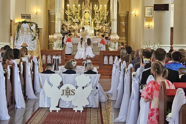 UROCZYSTOŚĆ PIERWSZEJ KOMUNII ŚWIĘTEJ