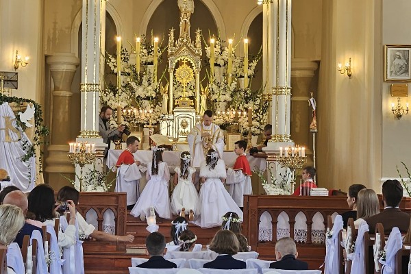 UROCZYSTOŚĆ PIERWSZEJ KOMUNII ŚWIĘTEJ