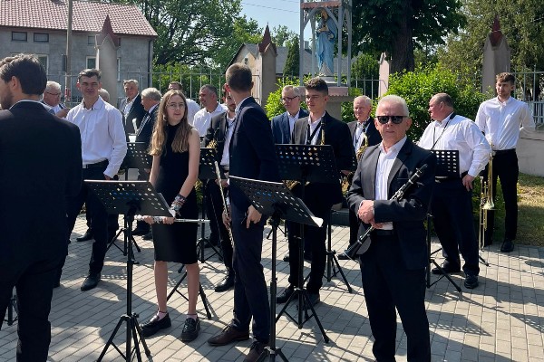 UROCZYSTOŚĆ PIERWSZEJ KOMUNII ŚWIĘTEJ